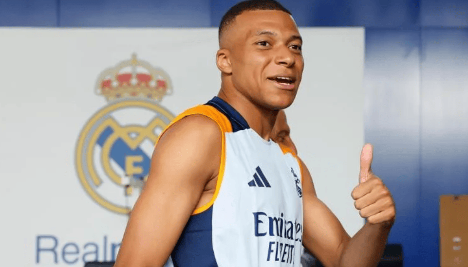 爱游戏电子姆巴佩重要时刻出色发挥，瑞士队带队取胜！观众掌声雷动(世预赛姆巴佩)